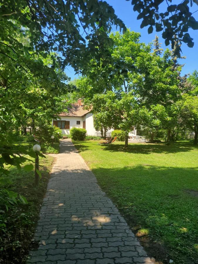 Liget Ueduelo Siofok Bed & Breakfast Exterior photo