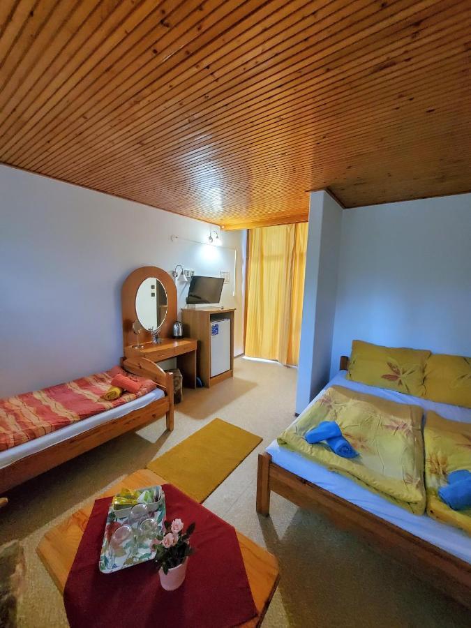 Liget Ueduelo Siofok Bed & Breakfast Exterior photo