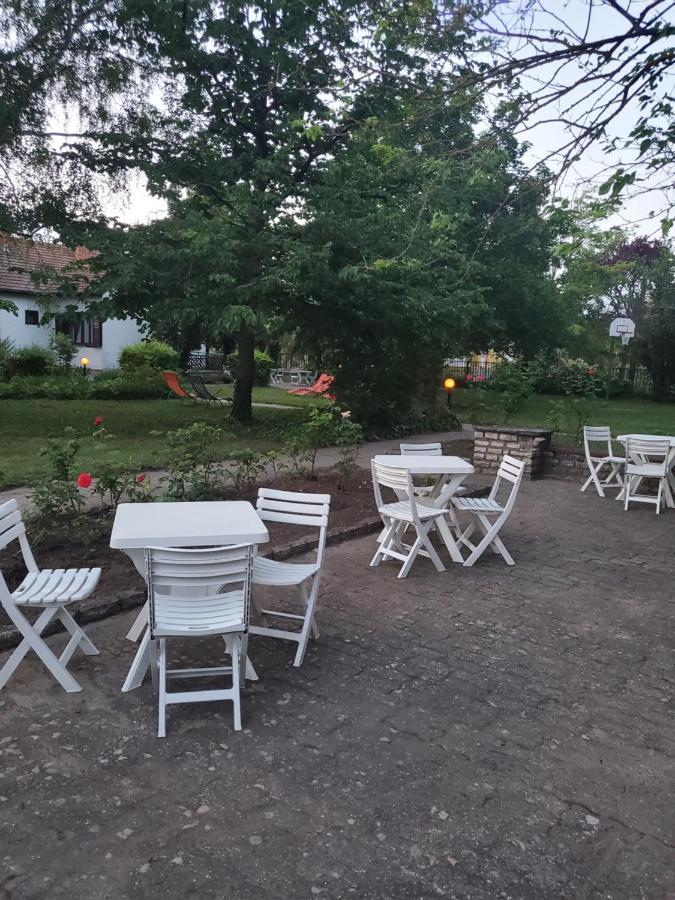 Liget Ueduelo Siofok Bed & Breakfast Exterior photo